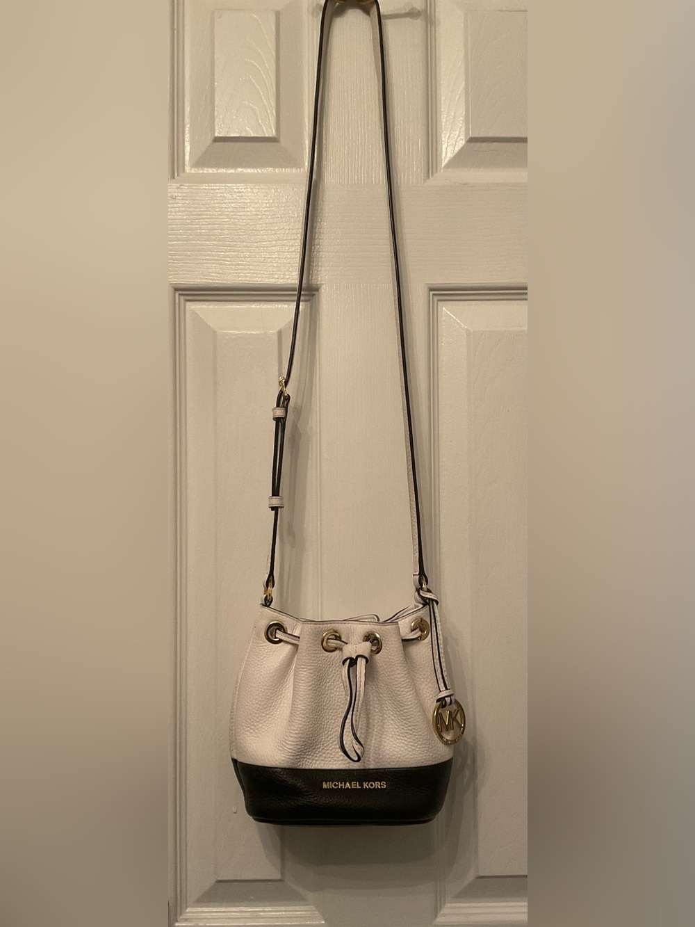 EUC Michael Kors Pebbled Leather Drawstring Crossbody Bag